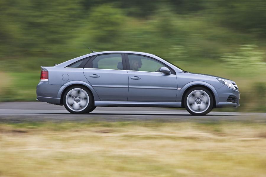  Opel Vectra GTS 2005 года  (фото 15 из 19)